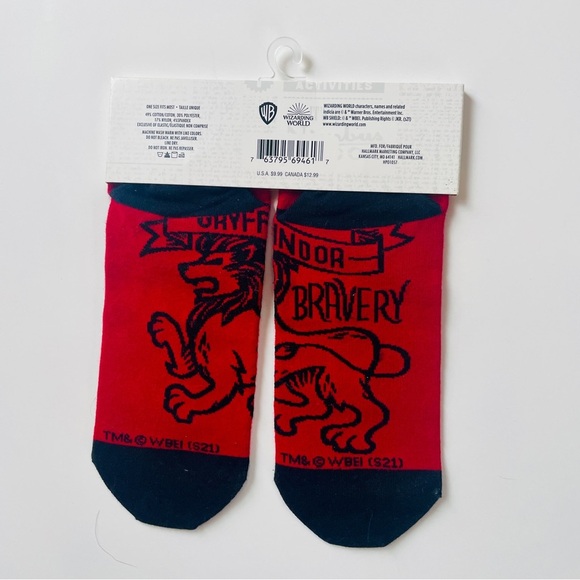 NWT Harry Potter Gryffindor Ankle Socks One Size Red Black Hallmark - Picture 2 of 5